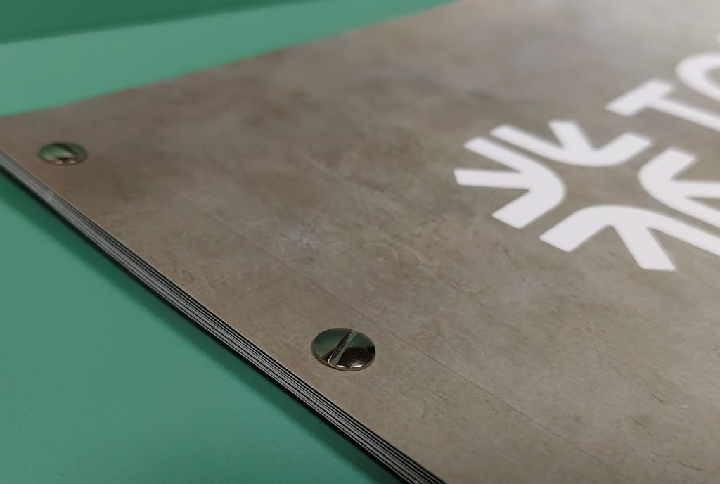 Каталог скрепленный болтами